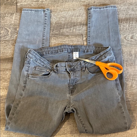 Gray Skinny Jeans with Distressed Details - Picture 2 of 8